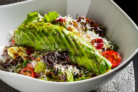 Салат с авокадо