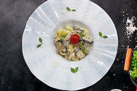 Феттуччини с курицей и грибами