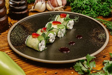 Рулетики из огурцов