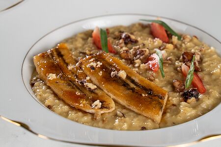 Овсяная каша с орехами в карамели