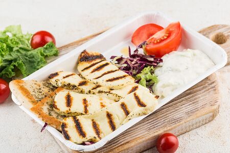 Сувлаки с сыром халлуми