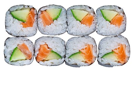 Ролл с лососем и авокадо