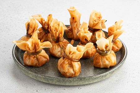 Жареные пельмешки с креветкой (10 шт)