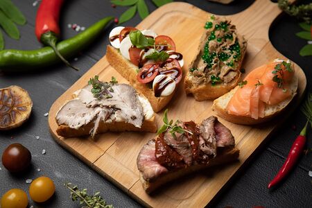 Ассорти из брускетт