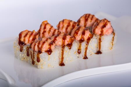 Ролл с лососем