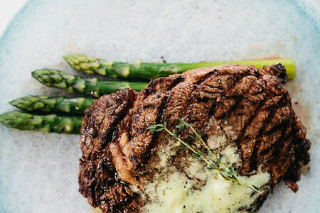 Стейк Рибай Black Angus со спаржей