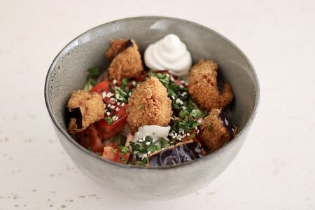 Салат с хрустящими баклажанами