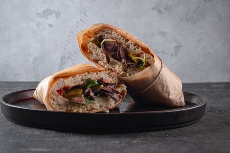 Панини с ростбифом и трюфельным айоли