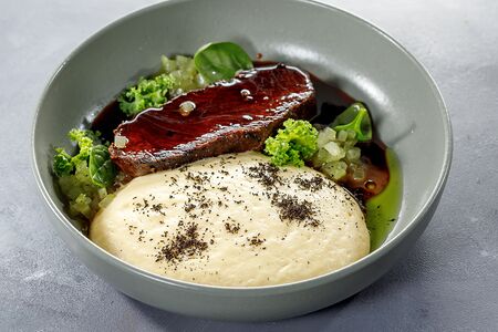 Говяжья грудинка с муссом из печёного картофеля