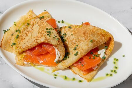 Блины с лососем и сливочным сыром