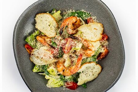 Салат Цезарь с креветкой