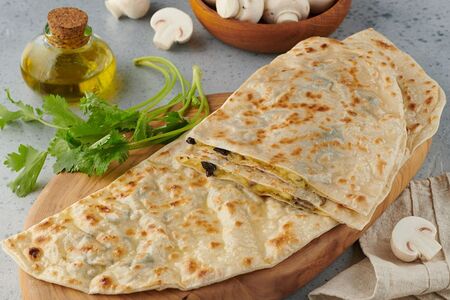 Кутаб с картофелем и грибами