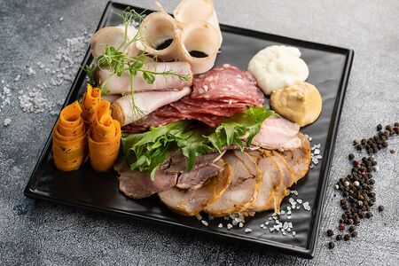 Мясная тарелка