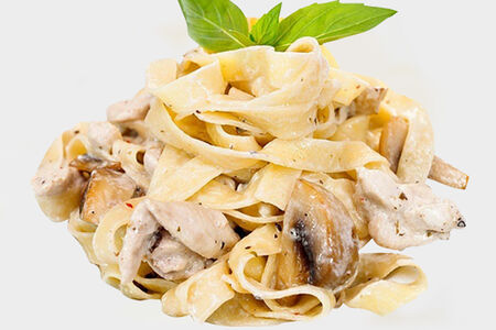 Паста с курицей и грибами