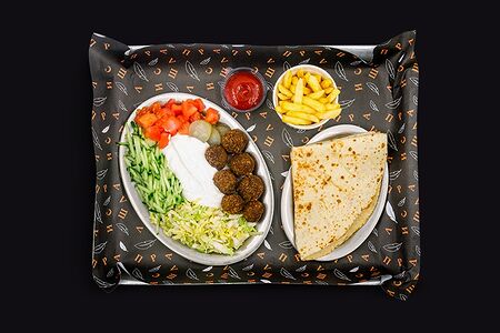 Фалафель на тарелке