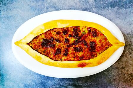 Пицца с телятиной и вялеными томатами