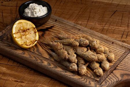 Жареная барабулька с соусом тартар