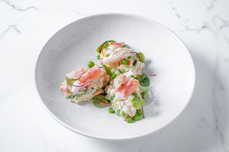 Оливье с телячьим языком и камчатским крабом