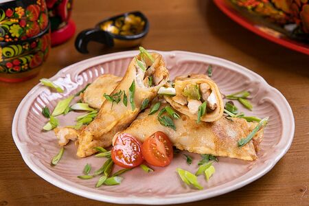 Блины с филе цыпленка и брынзой