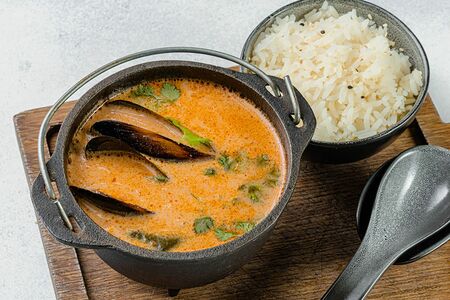 Том ям с морепродуктами