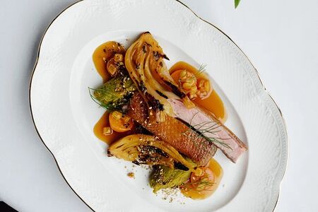 Выдержанная утка с печеным яблоком