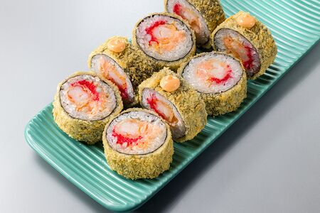 Темпура с лососем и креветкой спайси