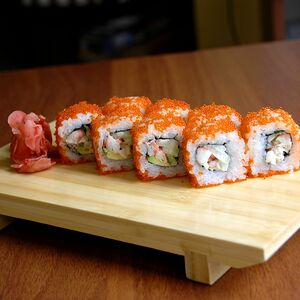 Ролл Калифорния с крабом