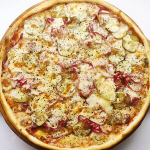 Пицца острая с грудинкой и охотничьими колбасками