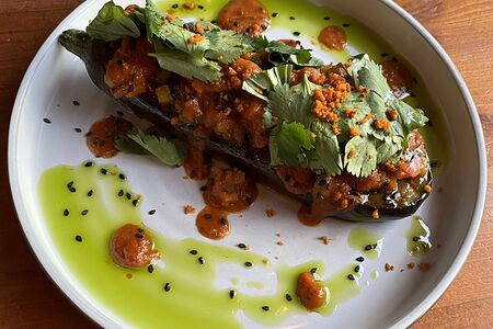 Стейк из баклажана с рататуем