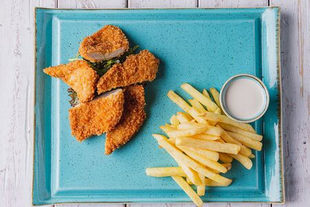 Куриный шницель с картофелем фри