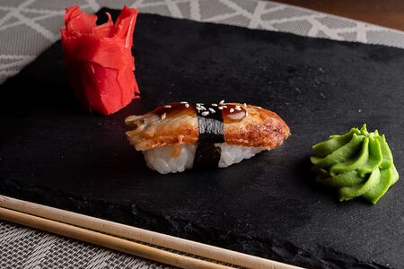 Суши с угрем