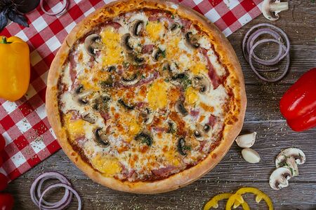 Пицца Фунги с ветчиной и грибами