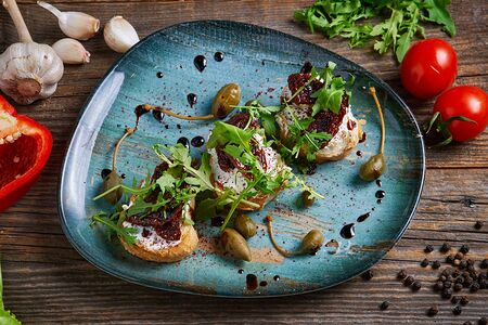 Брускетта с томатами