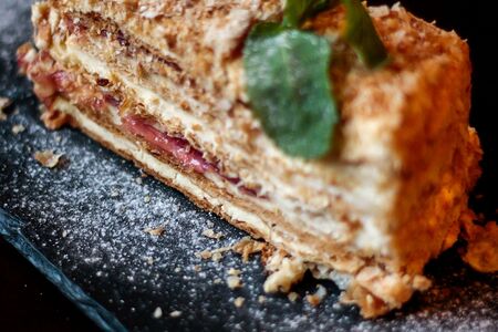 Наполеон малиновый