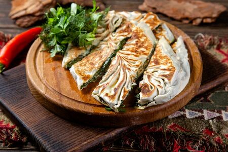 Жингялов хац с начинкой из зелени