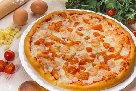 Пицца с креветками