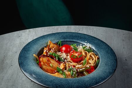 Wok с курицей