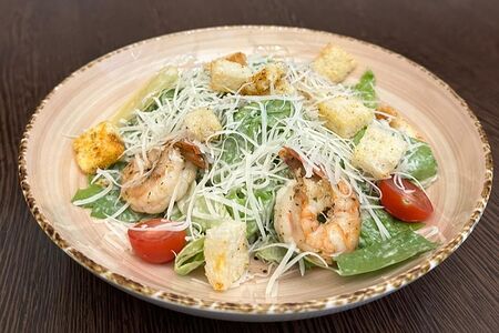 Салат Цезарь с креветками