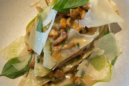 Лазанья из капусты с лисичками и инжиром