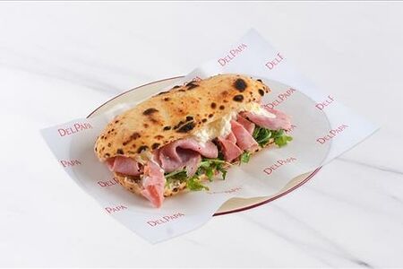 Панини с ветчиной, страчителлой и рукколой