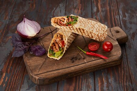 Шаурма с курицей в обычном лаваше