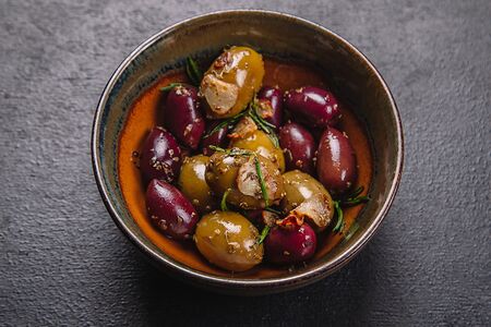 Оливки по-лигурийски