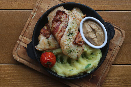 Куриная грудка в беконе