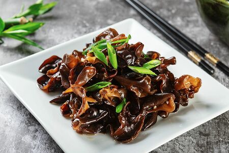 Салат из древесных грибов