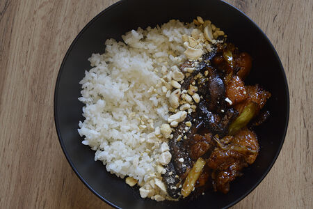 Кунг Пао с шиитаке и рисом