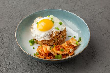 Индонезийский рис с креветками и яйцом Наси-горенг