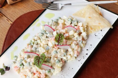 Салат Оливье с креветками