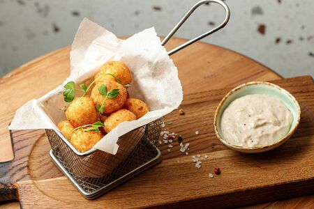 Сырные шарики с беконом