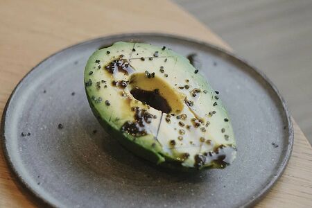 Половинка авокадо