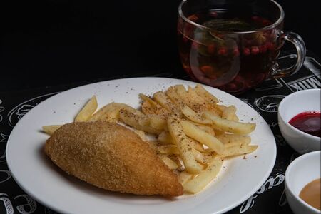 Котлета по-киевски с гарниром